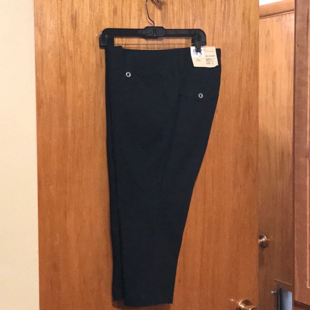 NWT Dockers Chinos Black Capris Size 12